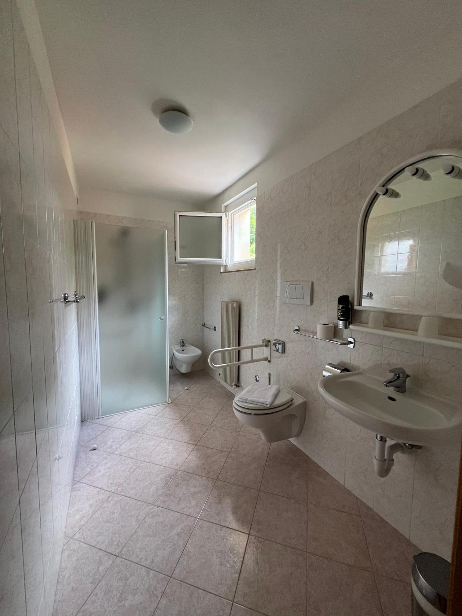 Hotel Lory - Molveno - Dolomiti المظهر الخارجي الصورة